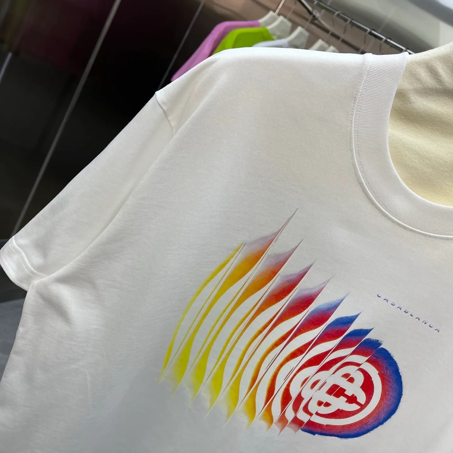 New Arrival Casablanca Casablanca Classic Series printed short-sleeved T-shirt for celebrities. It is made of Xinjiang long-staple cotton ~ grams. The color of the fabric is custom-dyed and will not shrink or fade. It feels comfortable and has a strong texture. A must-have for fashionable men and women, the Classic drop-shoulder wide version is available exclusively in In Stock! Color: White Black Royal Blue Pink Fluorescent Color (5 colors) Size: S M L XL XXL
